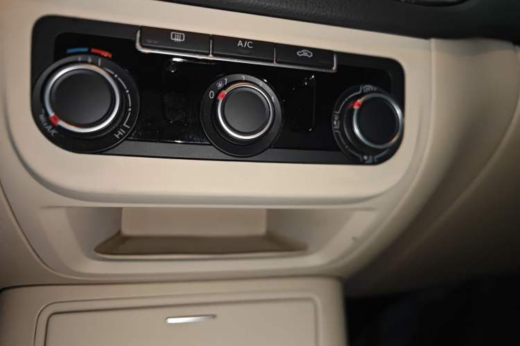 Used Volkswagen Tiguan 2015 1.8TSI Automatic Two-Wheel Drive Trend Edition
