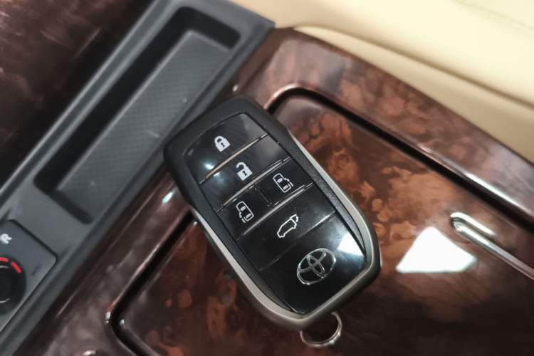 Used Toyota Alphard 2020 Dual-Engine 2.5L Luxury Edition Vehicle Key