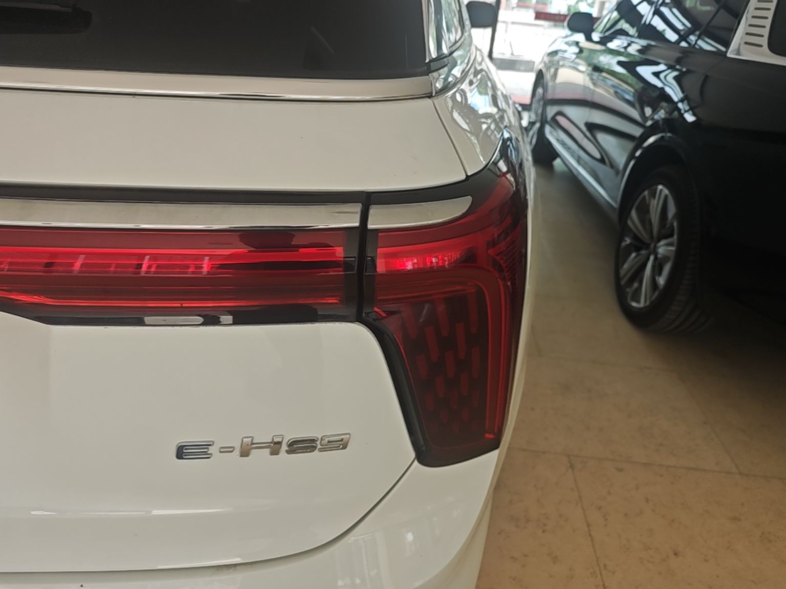 Hongqi E-HS9 2022 690 km Range Flagship Edition Six Seats — снимка 9