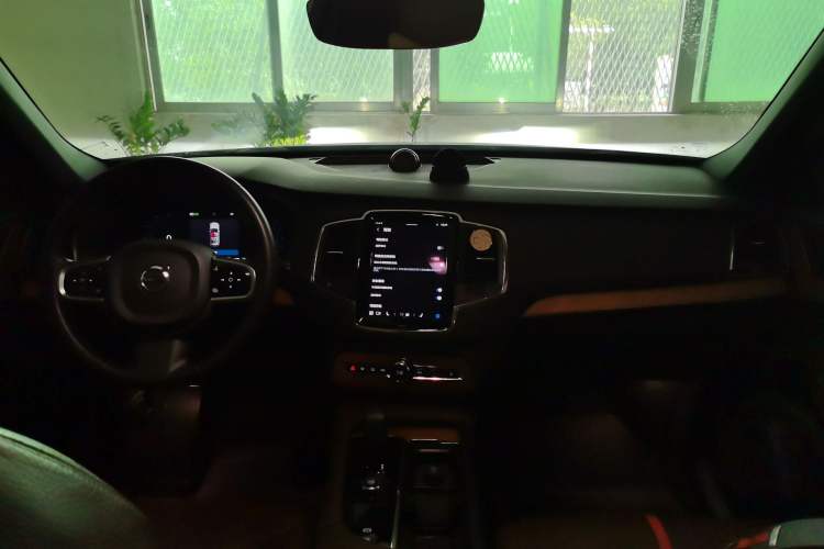 Used Volvo XC90 2023 B5 SmartDrive Luxury Edition 7 Seats Center Console