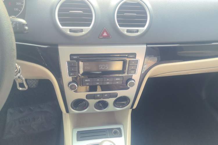 Used Volkswagen Lavida 2013 Classic 1.6L Manual Fashion Edition