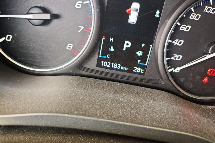 Used Mitsubishi Outlander 2020 2.0L Two-Wheel Drive Comfort Edition 7-Seater Odometer Close Up