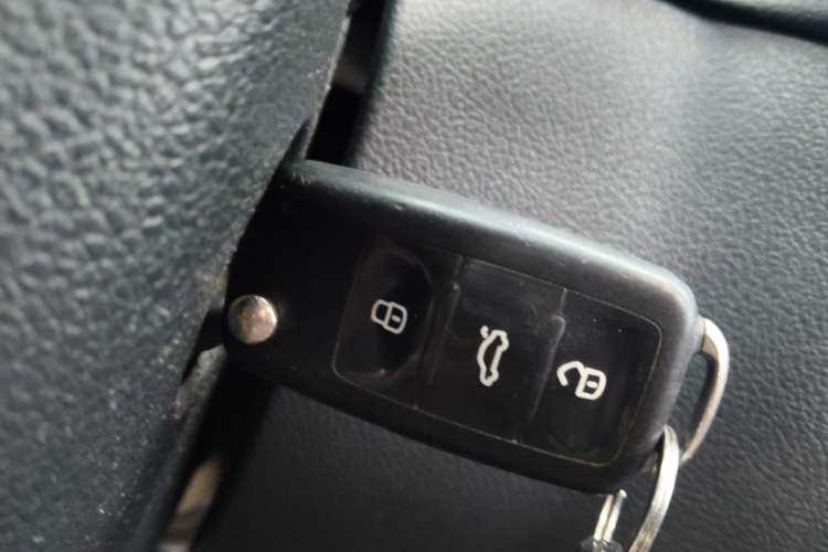 Used Volkswagen Tiguan 2017 300TSI Automatic Two-Wheel Drive Silk Road Comfort Edition Vehicle Key