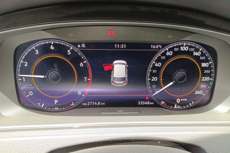 Used Volkswagen Golf 2019 280TSI DSG Luxury Version China VI Standard Odometer Close Up