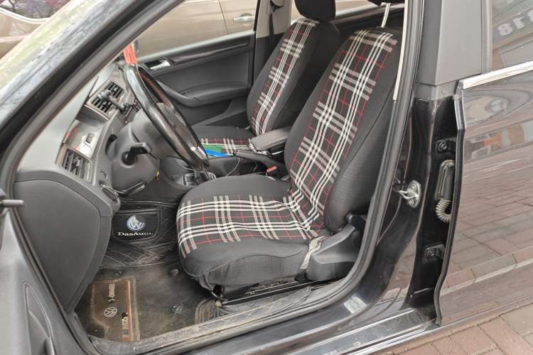 Used Volkswagen Santana 2013 1.6L Manual Fashion Edition
