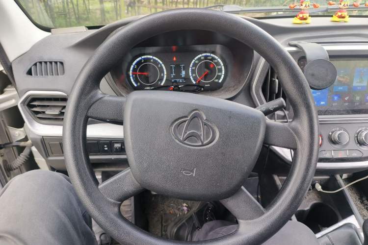 Used CHANGAN KAICHENG Ruixing M60 2023 1.5L GDI Elite-Class Passenger Vehicle 6/7 Seats Steering Wheel