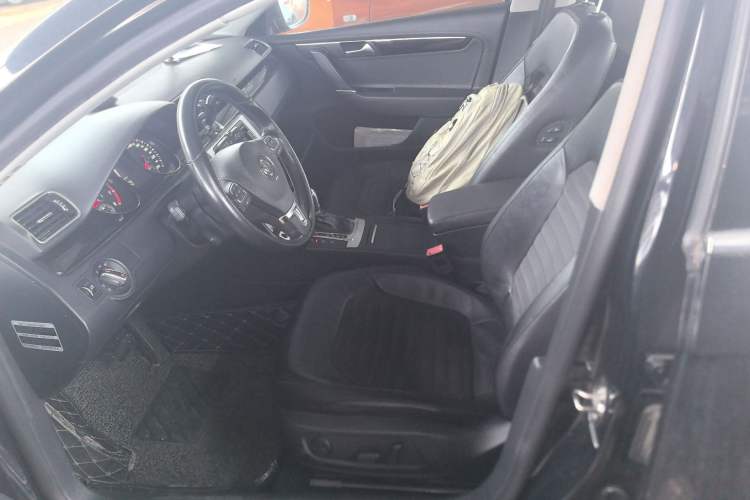 Used Volkswagen Magotan 2015 2.0 TSI Luxury Model
