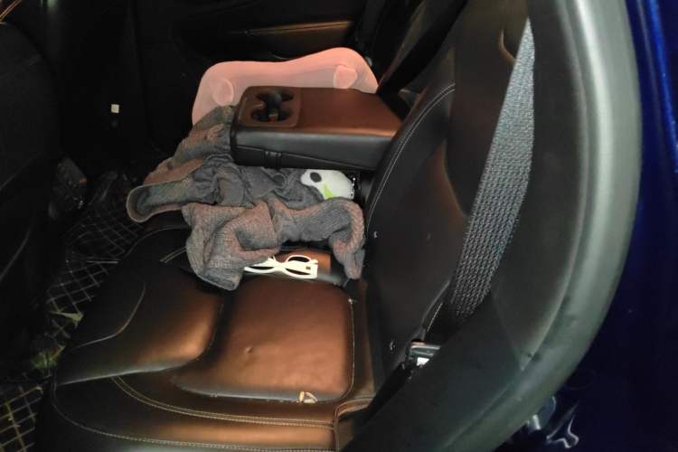 Used Jeep Cherokee 2017 2.4L Excellence Edition Left Rear Seat