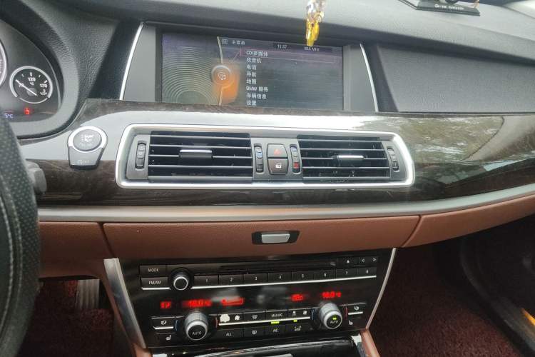 Used BMW 5 Series GT 2010 535i Leading Model Audio And AC Panel