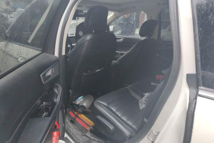 Used Ford Edge 2015 2.0T GTDi Two-Wheel-Drive High-Line Version
