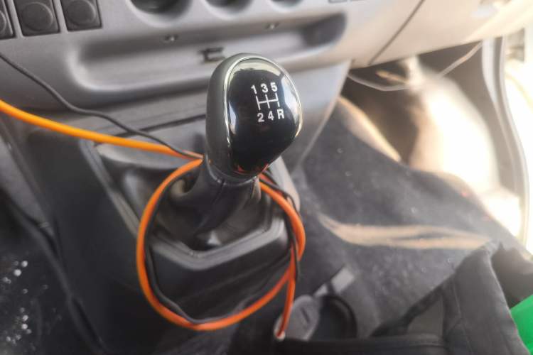 Used JMC Transit 2019 2.8T Commercial Version Long Wheelbase Mid-Roof 6-Seater Rear Single Tire China VI Emission Standard – JX493