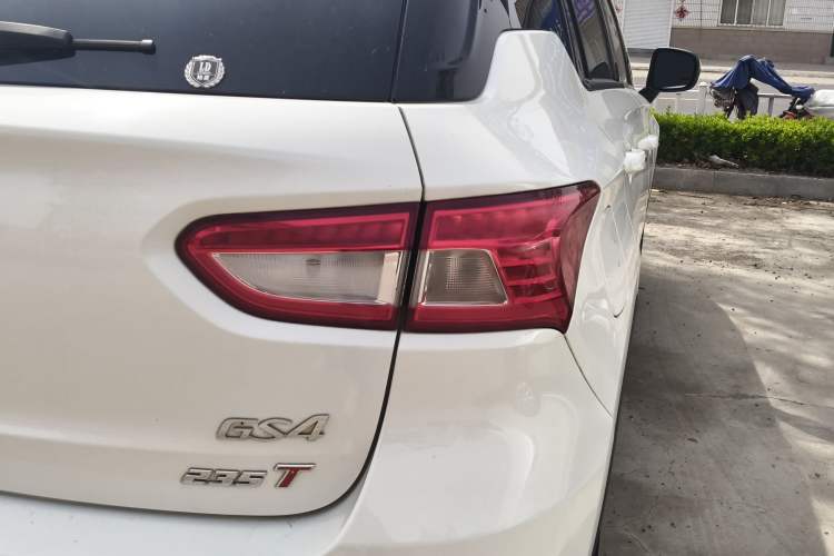 Used GAC Trumpchi GS4 2017 235T Automatic Two-Wheel Drive Elite Edition Right Rear Taillight