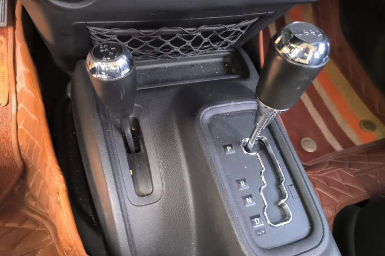 Used Jeep Wrangler 2013 3.6L Sahara Four-Door Edition Gear Lever