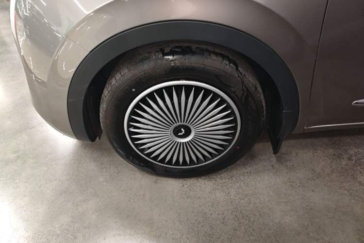 Used Wuling Bingo 2025 333 km Lingxi Connected Version Left Front Wheel Hub