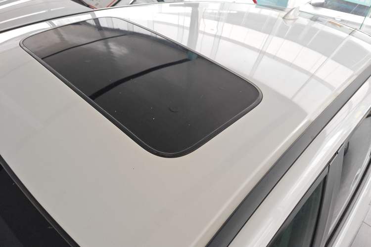 Used Honda Jade 2017 1.8L automatic Comfort version 5 seats Roof