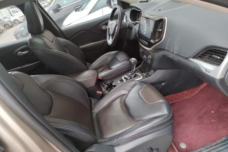 Used Jeep Cherokee 2017 2.4L Leading Edition
