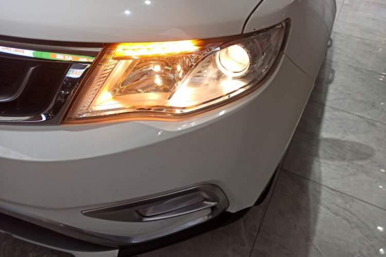 Used Geely Auto Emgrand X7 Sport 2016 1.8TD Automatic Smart Connectivity Version Left Front Headlight