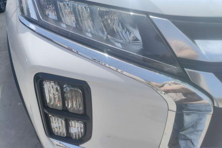 Used Mitsubishi ASX 2020 2.0L CVT Smart Edition Right Front Headlight