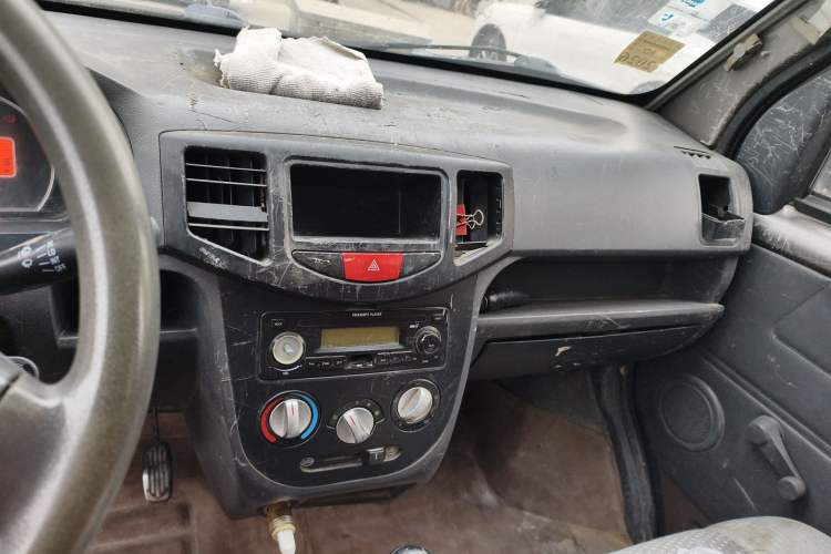 Used BAIC Weiwang 306 2014 1.2L Value Edition Van Basic Type 5 Seats A12 China IV Emission Standard
