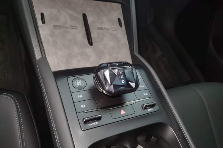 Used BYD Qin L 2025 DM-i Smart Drive 80KM Leading Model