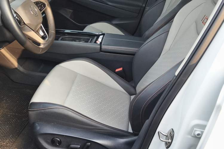 Used Volkswagen ID.7 VIZZION 2024 AIR model
