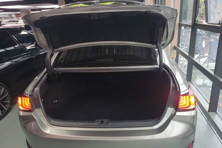 Used Lexus ES 2018 300h Premier Edition China VI Standard
