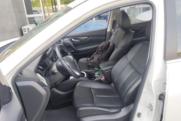 Used Nissan X-Trail 2015 2.5L CVT Leading MAX Edition 4WD
