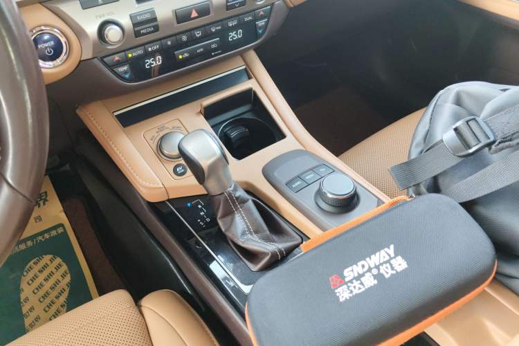 Used Lexus ES 2015 300h Comfort Edition
