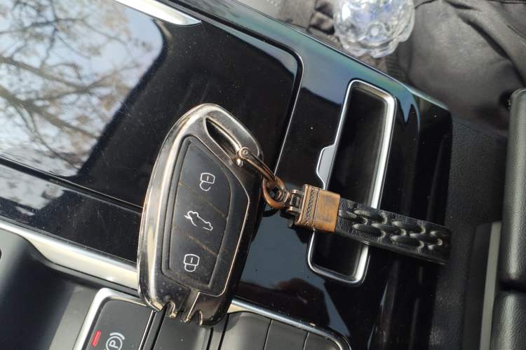 Used Roewe RX5 MAX 2021 Supreme Series 300TGI Automatic Luxury Cabin Edition Vehicle Key