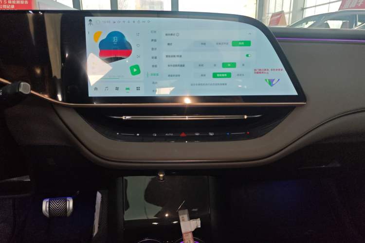 Used Hongqi EH7 2025 640 All-Wheel Drive Smart Selection Edition Audio And AC Panel