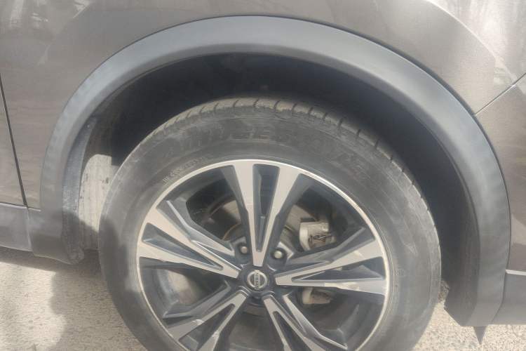 Used Nissan Qashqai 2019 2.0L CVT Luxury Edition Right Front Wheel Hub