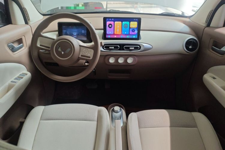 Used Wuling Hongguang MINIEV 2025 Four-Door Version Advanced Edition Center Console