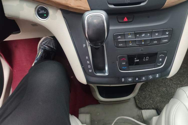 Used Buick GL8 2018 ES 28T Comfort Model China VI Standard Gear Lever