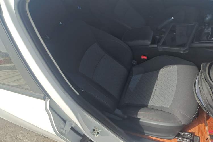 Used Roewe i5 2023 1.5L Manual Comfort Edition