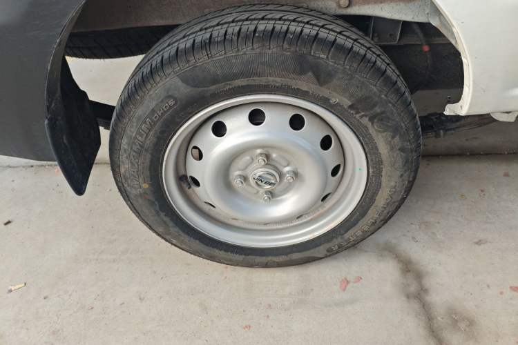 Used Jinbei Hiace X30 2023 1.5L Super-Comfortable Passenger Van 5/6/7-Seater Non-Air-Conditioned Version Model SWC15M