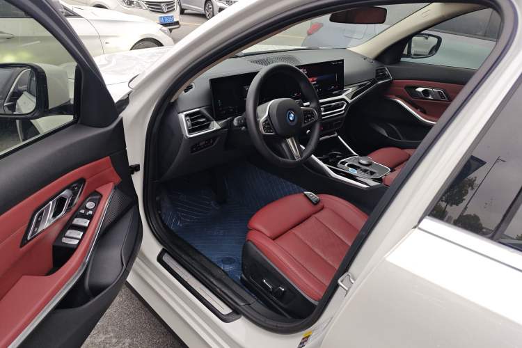 Used BMW i3 2024 eDrive 35 L Driver Seat