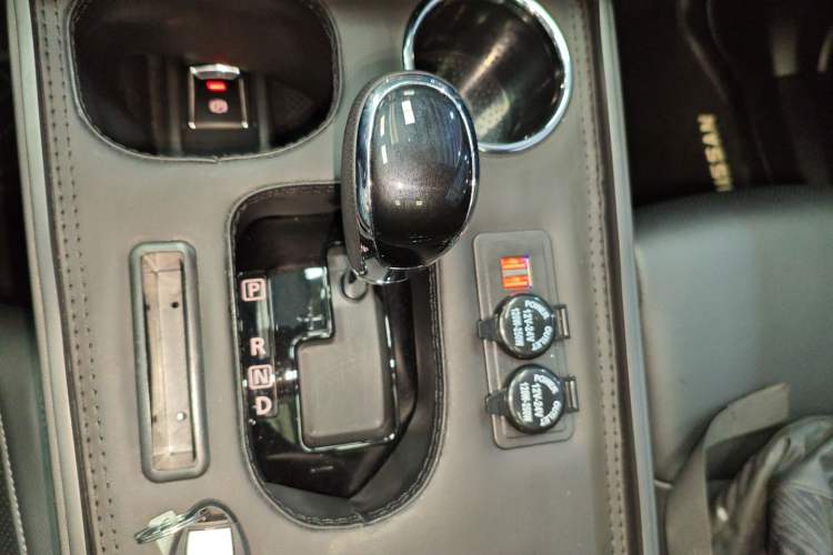 Used Nissan X-Trail 2023 Classic 2.0L Two-Wheel Drive Smart Connect & Comfort Edition Gear Lever