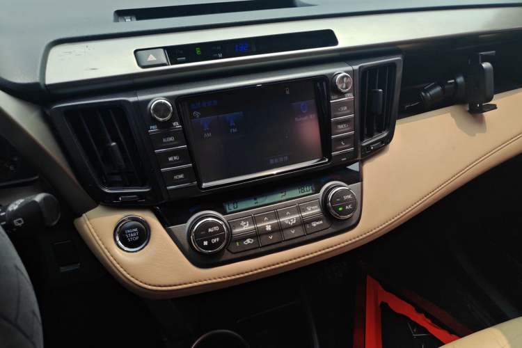 Used Toyota RAV4 2013 2.5L Automatic 4x4 Elite Edition Audio And AC Panel
