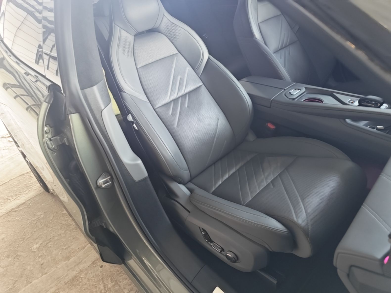 Zeekr 001 2024 YOU Edition 100 kWh All-Wheel Drive — снимка 19