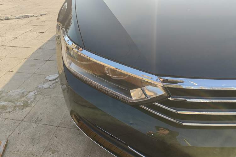 Used Volkswagen Magotan 2018 330TSI DSG Advanced Model Right Front Headlight