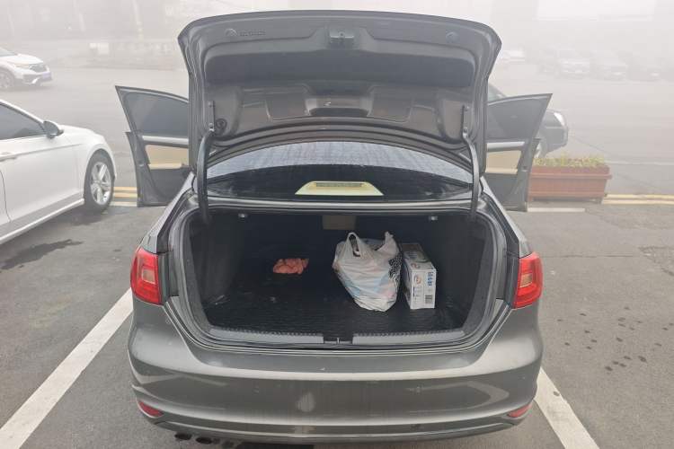 Used Volkswagen Sagitar 2014 Revised Version 1.4TSI Automatic Luxury Edition