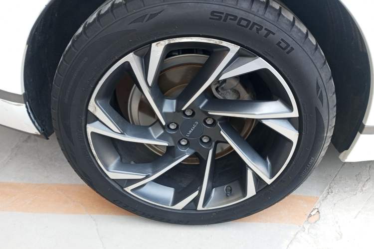 Used Lynk & Co 09 2021 2.0T Halo Six-Seater
