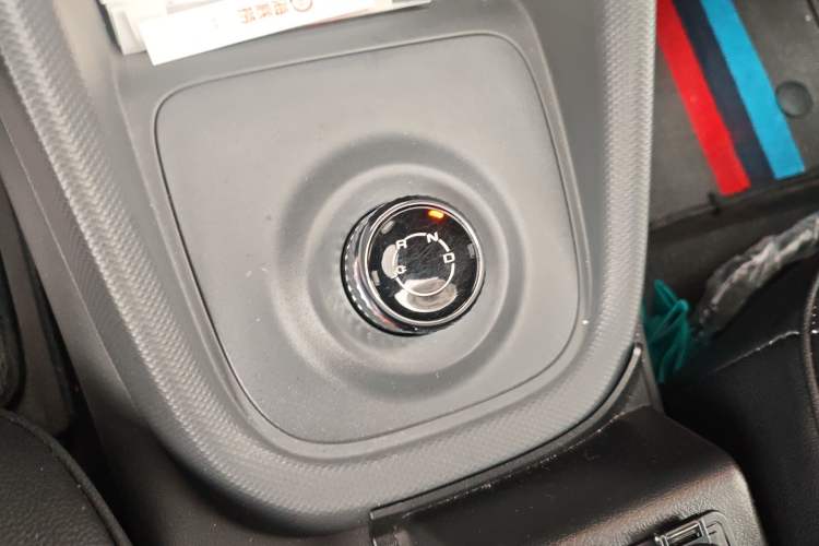Used Wuling Hongguang New Energy 2024 All-Electric Model 300KM Standard Version Gear Lever