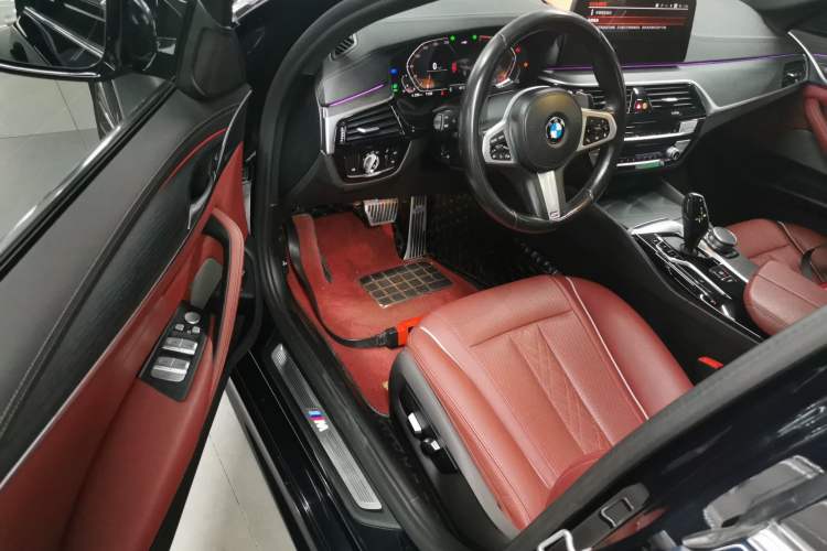 Used BMW 5 Series 2021 Facelifted 530Li Leading Edition M Sport Package
