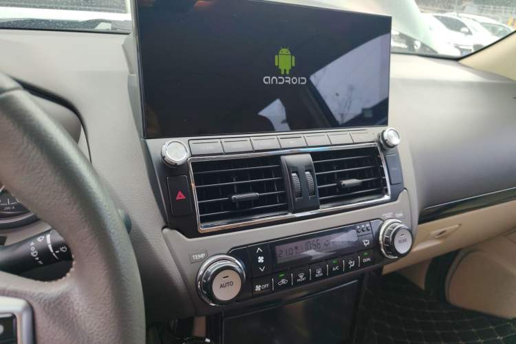 Used Toyota Land Cruiser 2017 4.0 V6 Low-Trim Version—Middle East
