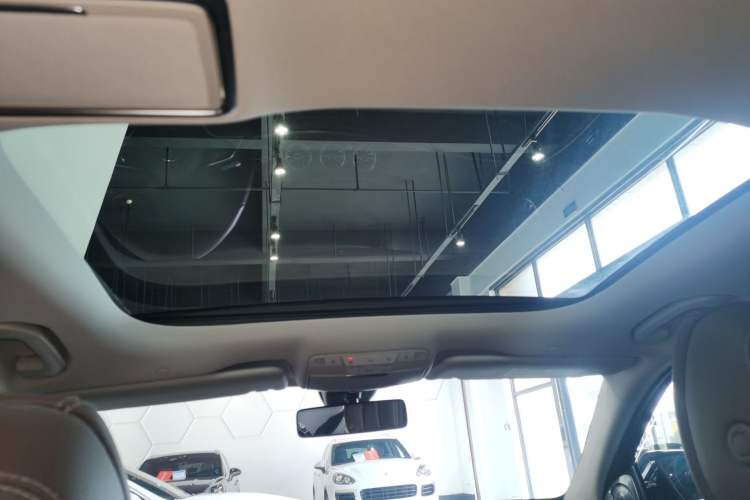 Used Mercedes-Benz E-Class 2021 Facelift E 300 L Stylish Edition Headliner