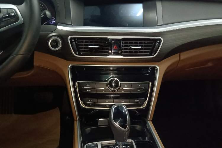 Used Geely Auto Emgrand GT 2017 1.8T Luxury Model Audio And AC Panel