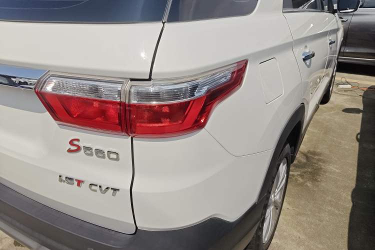 Used Dongfeng Fengon S560 2021 Revised 1.5T CVT Elite Version Right Rear Taillight