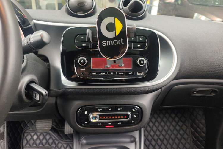 Used smart fortwo 2015 1.0L 52 kW Hardtop Passion Edition
