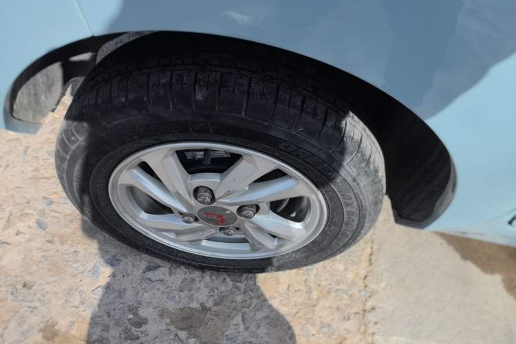 Used Wuling Hongguang MINIEV 2020 Zizai Version Lithium-NMC Right Rear Wheel Hub